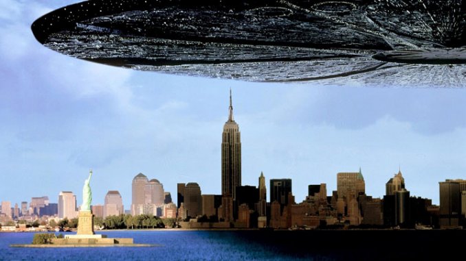 天煞異降 1 Zwei Tage vor dem amerikanischen Unabhgigkeitstag tauchen erall auf der Erde riesige Raumschiffe auf und beginnen mit der systematischen Vernichtung des Planeten.